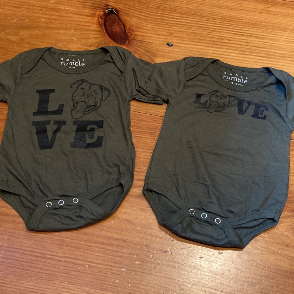 NWOT! SMALL RUMBLE 6-12M Pitbull Screenprinted Organic Bodysuit Olive/Black Dog